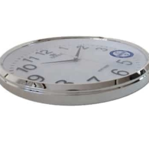 Wanduhr mit versteckter Kamera