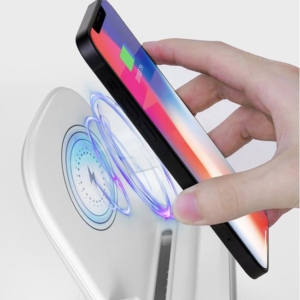 versteckte Kamera weißes kabelloses Telefonladegerät