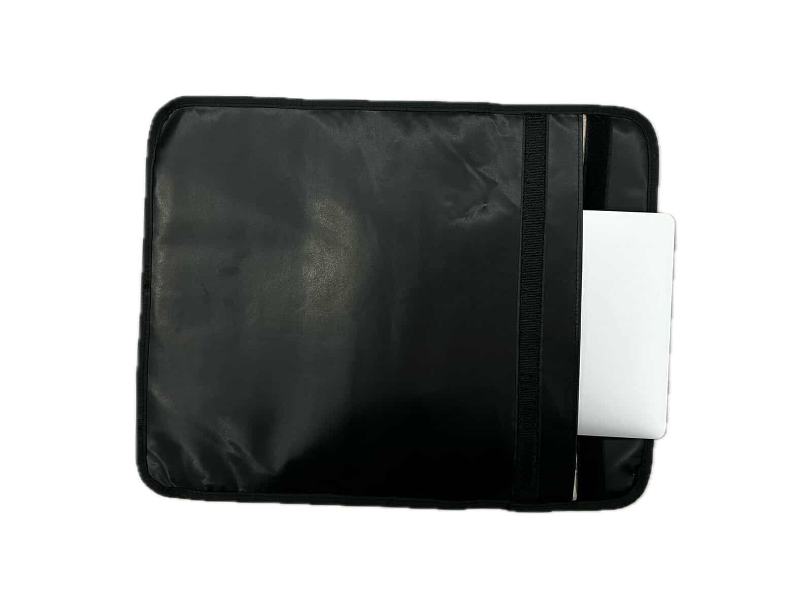 Etui gegen Funksignal-Weiterleitung des Autoschlüssels Etui gegen die Weiterleitung des Funksignals des Autoschlüssels