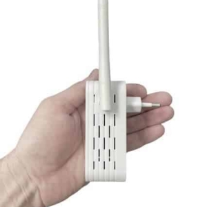 Versteckte Kamera, in einen WLAN-Signalverstärker eingebaut